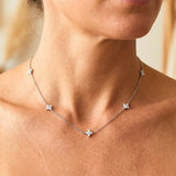 Zirconia Necklace Inlaid with Beautiful Flowers