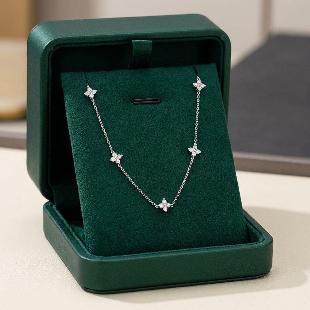 Zirconia Necklace Inlaid with Beautiful Flowers