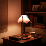 Klassische Lampe mit floralem Muster