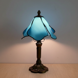 Klassische Lampe mit Blütenblatt-Schirm