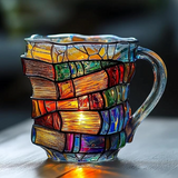 Mug artistique fait main avec pile de livres