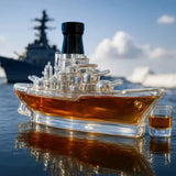 Whisky-Karaffe in Form eines Kriegsschiffs