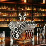 Whisky-Karaffe in Form eines V8-Motors